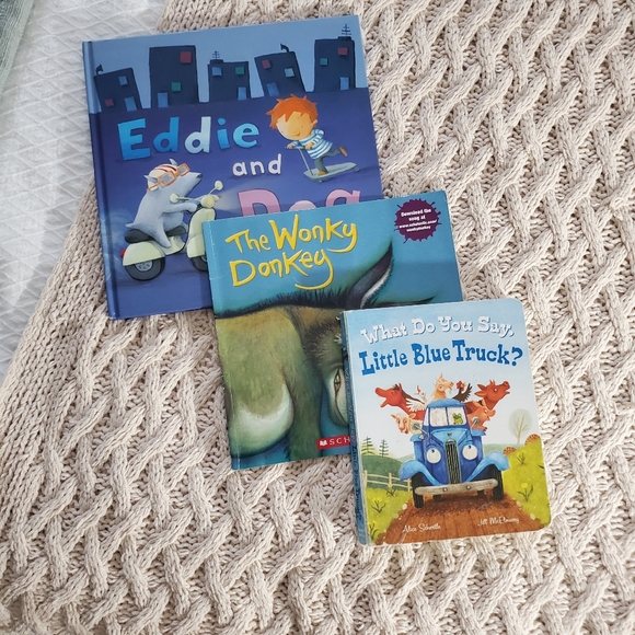 Animal Theme Book Bundle including 2 Popular Best Sellers - Picture 1 of 10